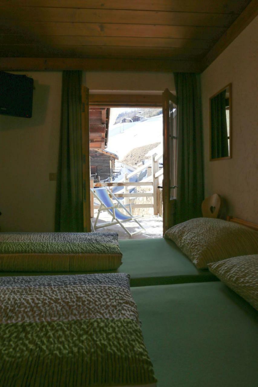Baita Luleta Bed & Breakfast Livigno Exterior photo